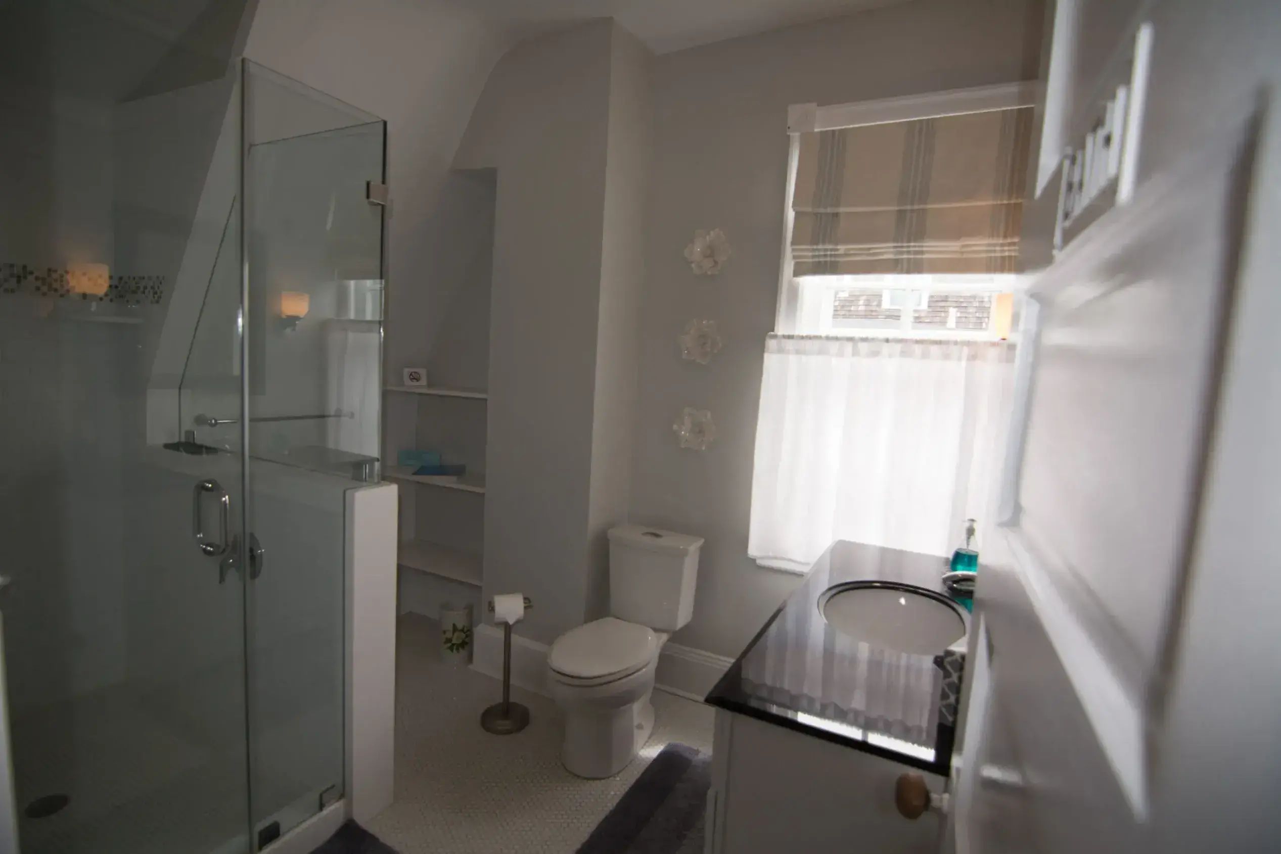 2nd Floor Bath With Extra Large Shower